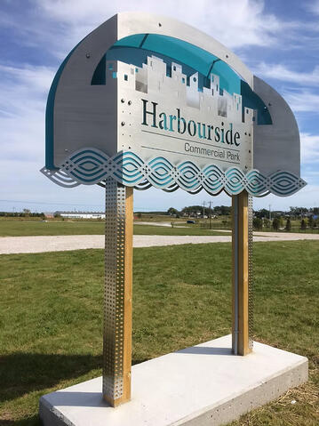 Exterior Sign. Post mounted. Multilayered. Daytime view.